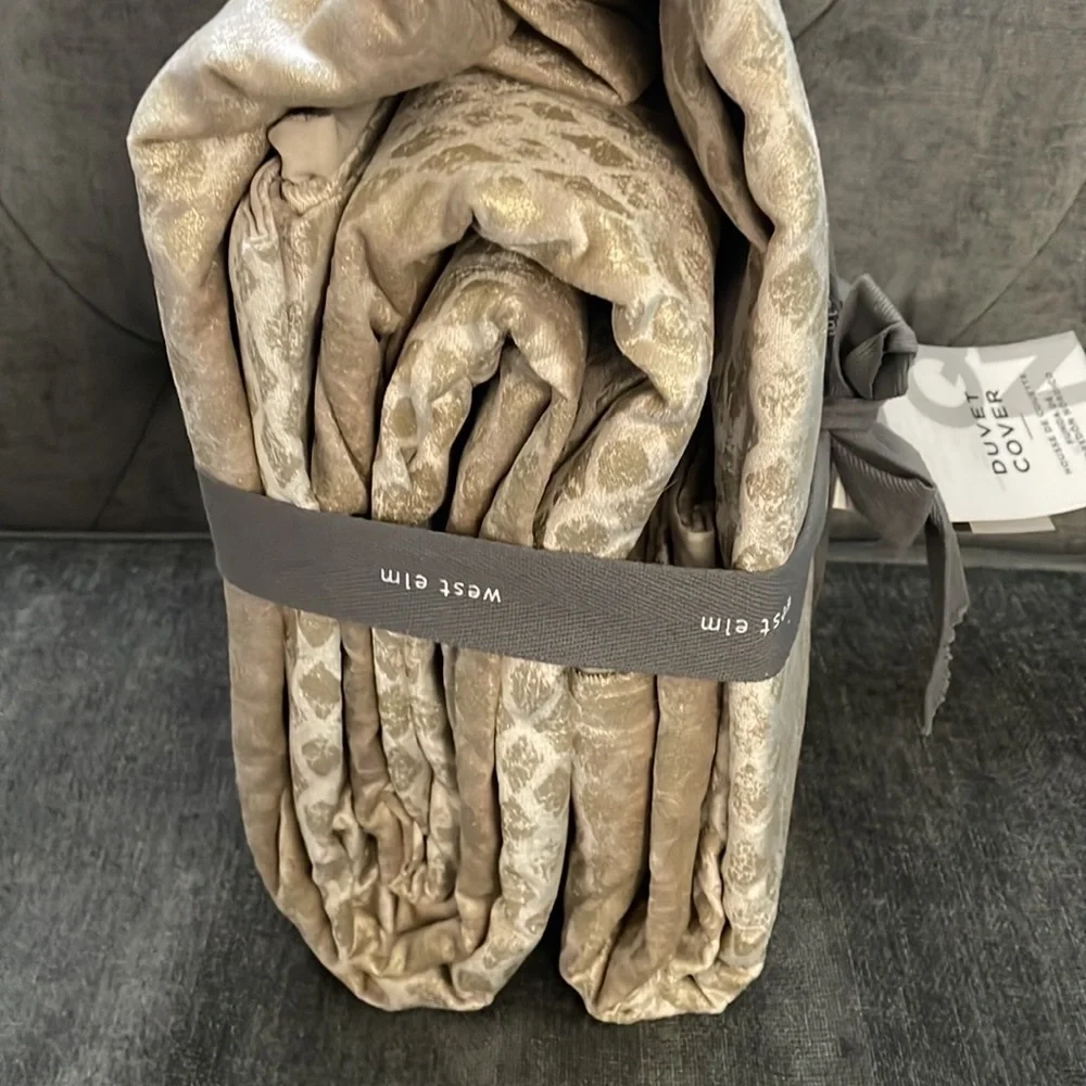 NWT West Elm Luster Velvet Diamond Print Full/Queen Duvet Cover Gold color